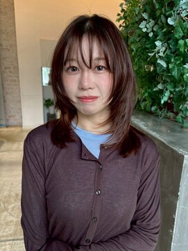 ワイビー グリーン リル(y.be green rel) 顔まわりレイヤー×ミディアム