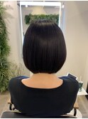 つるんと前下がりボブ