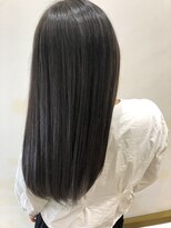 トルネード(TORNADO)&nbsp;外国人風赤味無し 極細ハイライトグレージュセミロング赤味除去