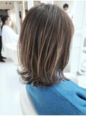 白髪ぼかしハイライトで外ハネレイヤーボブ