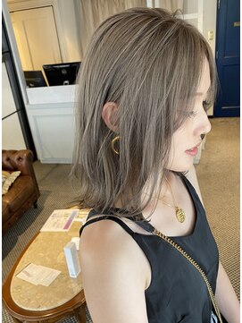 ネイク(Nake) ベージュ/ダブルカラー/レイヤーカット/ブリーチ/小顔カット