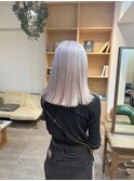 パツっとミディアム×ホワイトベージュ