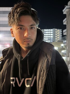 ロミーオム 本厚木(ROMMY. Homme) 刈り上げツーブロックスパイラルパーマアップバングメンズヘア