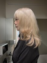 ユーリ(JUURI)&nbsp;ホワイトブロンド/レイヤーカット/ウルフカット