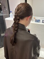 ナリー 裏寺(Nary)&nbsp;ベージュ×三つ編みアレンジ