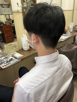 コアフィールフィス(COIFFURE fils) 【見附　今町】ツーブロック　軽めマッシュショート