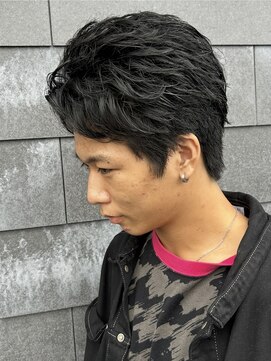 ヒュイル バイ ニアウ(Hwyl by Niau) MEN’S HAIRセンターパートスパイラルパーマニュアンスパーマ