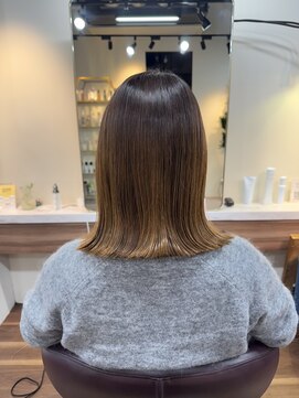 アルボーテルジェ(Art BeAute' ROUGET) 白髪ぼかしハイライト/脱白髪染め/ミディアム/外はねボブ