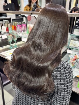 フォルテ 榛原パームス店 大人ガーリーダークアッシュ似合わせカットミディアムレイヤー