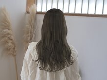 スイ(sui)の雰囲気（ベージュ系やオリーブ系のニュアンスカラーが得意です。）