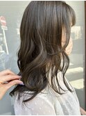 オリーブベージュ