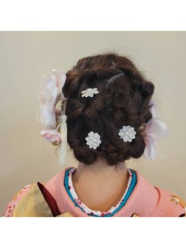 ループ ヘアー(LOOPhair) 成人式アップスタイル