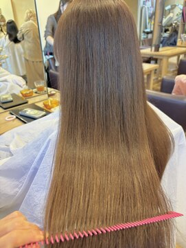 フーチー クーチー アマティー 豊中店(FUCHI KUCHI amati) @fuchi_kuchi.okada［豊中,髪質改善/酸性ストレート/水素酸熱］