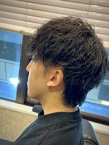 キタセンジュバーバー バイ ティーズ(KITASENJU BARBER by T's)&nbsp;縦落ちツイストパーマ　ツーブロック　マッシュウルフ
