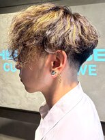 ディスイズバーバー(THIS IS BARBER)&nbsp;刈り上げ ツーブロック スパイラルパーマ ベージュカラー 20代