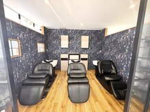 スリーヘアー(THREE hair)の雰囲気（フルフラットでリラックスできるシャンプーブース【髪質改善】）
