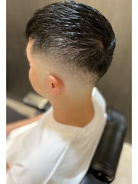 フランクスバーバー アンド ビアークラブ(FRANK'S BARBER and BEER CLUB) スキンフェードクロップショートレイヤースキンフェード