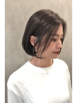 エールバイボヌール(Ere by Bonheur) ブルーブラックで黒髪でも透明感さらっとまとまる前下がりボブ