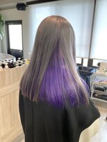 コワファーストナガサキシャンプーボーイ(COIFF1RST NAGASAKI SHAMPOO BOY)&nbsp;フルブリーチインナーカラー グレーシルバー×バイオレット