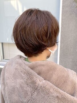 マノハル(MANOHARU) オリーブベージュ ショートパーマスタイル