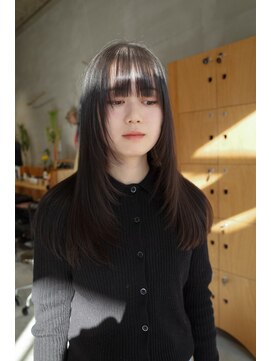 ウェウェ(wewe) 透明感あるナチュラルなストレートロングレイヤー