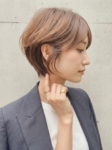 大人女性の柔らかさを引き出す、前髪＆顔まわりカット