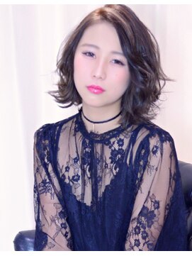 リプレイ(Replay) グレージュ×外ハネパーマで色っぽく