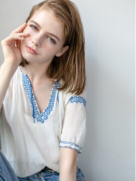 アンユージュアル(unusual) オトナ女子にお勧めバングなし抜け感セミディスタイル