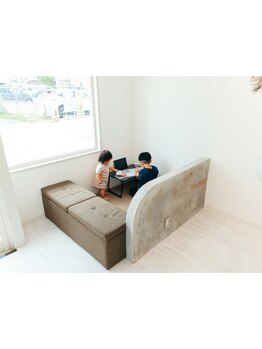 《お子様同伴可》毎日忙しいママさんの味方♪子育て中も綺麗&カッコよくいたいママパパへ[御着駅徒歩１分]