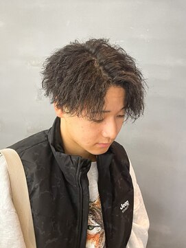 バース バイ ハピネス(BIRTH by happiness) 縦落ちツイストスパイラルパーマ　ツイスパ　センターパート