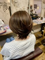 ムニ(Muni)&nbsp;B"118　＃ウルフショート×首なが＆リフトアップ効果