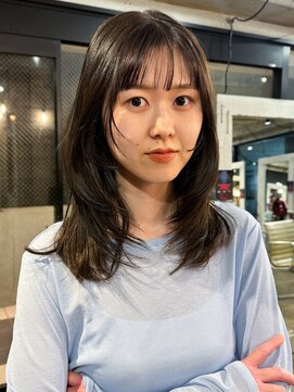 ノラジャーニー(NORA Journey) ミディアムレイヤーカットハッシュカットシャギーカットオリーブ