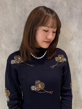 くびれミディアムヘア/顔周りレイヤー