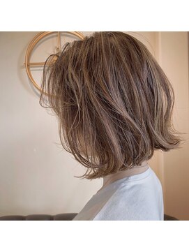 ジジ フルアヘッド(Gigi fullahead) 抜け感ヘルシーボブ