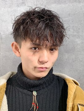 ゴールドシブヤ(GOALD SHIBUYA) ツイストスパイラル波打ちスパイラルセンターパート刈り上げ束感