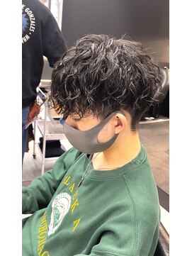 エレナ(elena) ツイストスパイラルパーマ束感ショート束感マッシュ刈り上げ