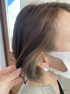 ヘアーアンドネイル ルシア(Hair&Nail Lucia) ボブのイヤリングカラー