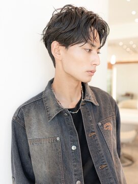 イオ 本厚木(io) アッシュブラックセンターパート束感コンマヘアハイライト