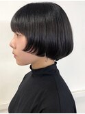 クラシカルな黒髪前上がりボブ/ショートボブ/ショートカット