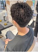 スパイキーヘアツーブロパーマコンマセンターパート　南青山