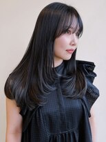 アヴァンセ サニー美容室&nbsp;ブルーブラック 韓国風レイヤー シースルーバング ロング 内巻き