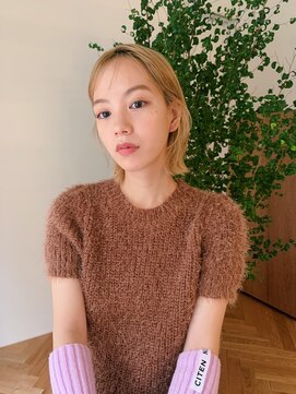 メク(meku) ブロンドヘア/外はねボブ/うぶバング