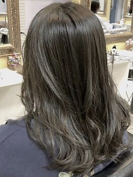 ゴエン(goen)の写真/気になり始めた白髪もしっかりカバーし、艶のある上品×おしゃれな仕上がりに。ファーストグレイもお任せ！