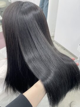 エヌアイ オモテサンドウ(ni omotesando) 地毛風グレージュ/うるツヤ/韓国ストレート　上野