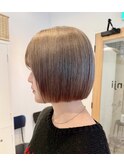 ぱつっとグレージュボブ