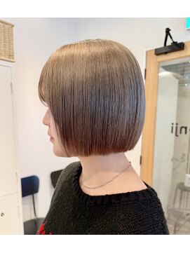 ベンジー 学芸大学店(benji) ぱつっとグレージュボブ