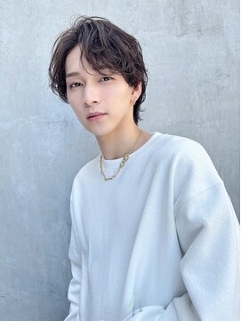 オグジュアリー 表参道(aux.) スーツ短髪ツーブロック束感モテる黒髪シークレットパーマ流行