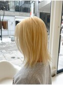 10代20代ブロンドへアハイトーン金髪