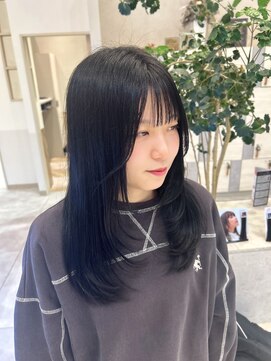 アストレアバイイーリス(ASTRAEA by Iris) レイヤーカット×ブルーブラック＃髪質改善