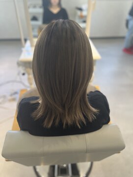 アイディアー スタジオコウベ(i-Dear studio Kobe) 外はねレイヤー×オリーブベージュ